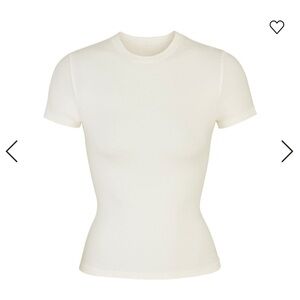 SKIMS FITS EVERYBODY TEE SHIRT